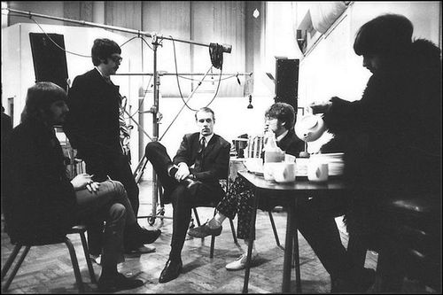 The Beatles in a meeting with George Martin during the Sgt. Pepper sessions - Photo: Frank Hermann