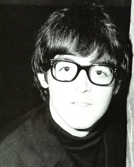 File:Mccartney-specs 3.jpg