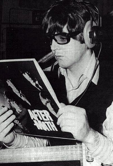 File:Mccartney-specs 2.jpg